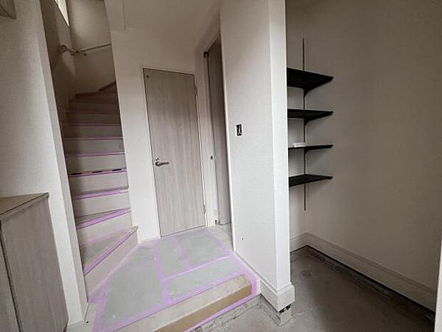 いつも気持ちよくご家族を迎えられる玄関です。綺麗で明るい玄関でお客様をお迎えいただけます。