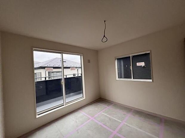 寝室にもご利用いただける居室スペースです明るい広々とした主寝室でご家族ゆっくりお休みになれま