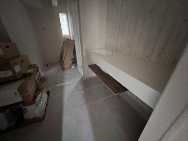 洗面化粧台です。朝の身支度から1日が始まります。収納力と機能性に優れたお手入れラクラク洗面化粧台です