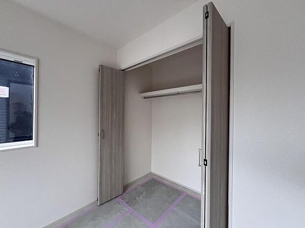 いつでもお部屋をスッキリお使い頂ける収納スペースを設置中の物を確認しやすく取り出しやすい収納スペース