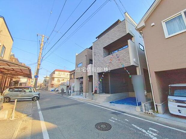 前面道路を含めた現地写真です。