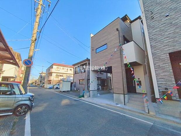 前面道路を含めた現地写真です。