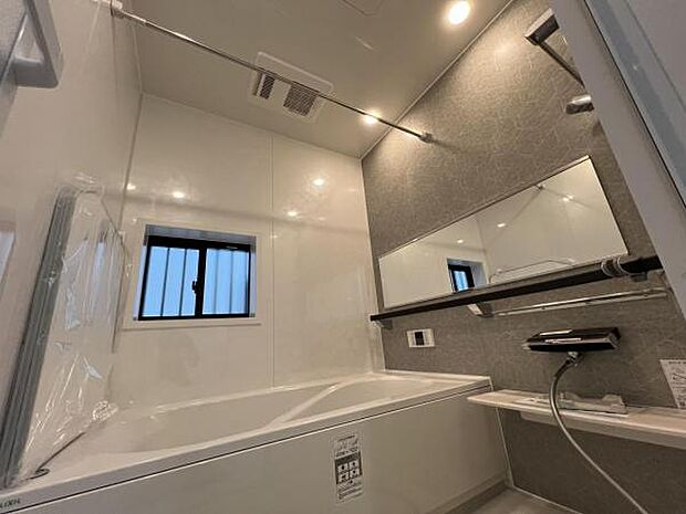 スタイリッシュな浴室で1日の疲れをゆったり癒されるのもいいですね。