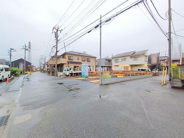 前面道路を含めた現地写真です。