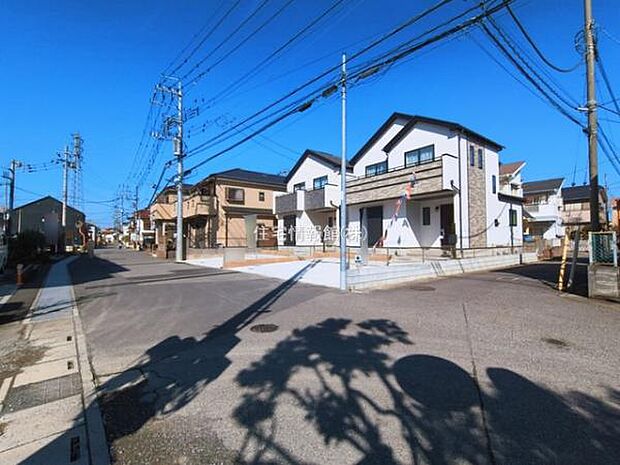 前面道路を含めた現地写真です。