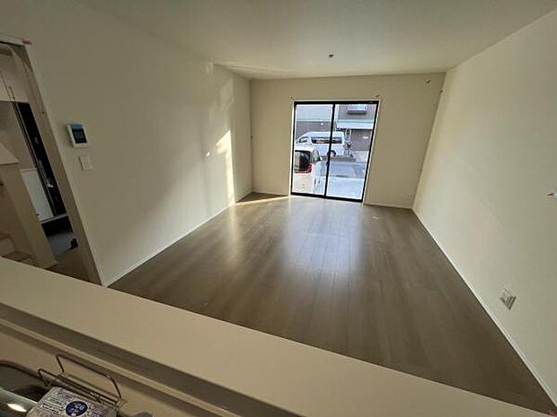 お食事中もキッチンと会話が楽しめるダイニングスペース。