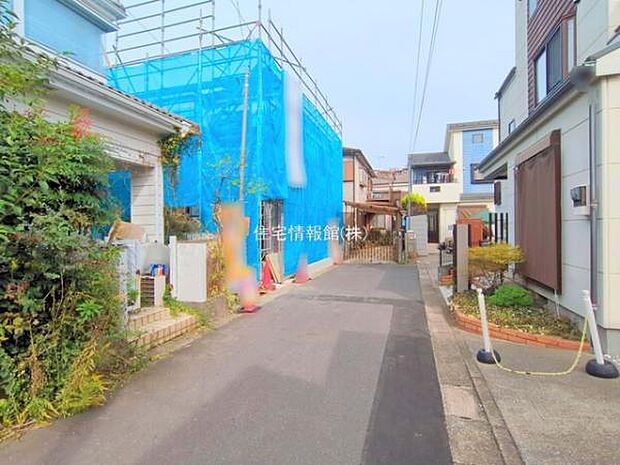 前面道路を含めた現地写真です。