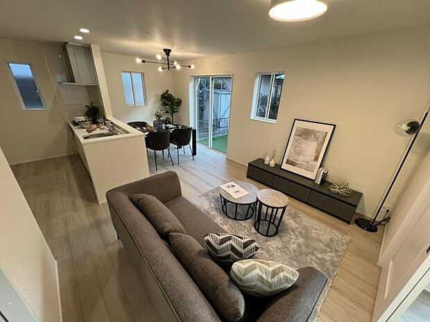 ご家族の温かい時間を演出するダイニングスペースです。