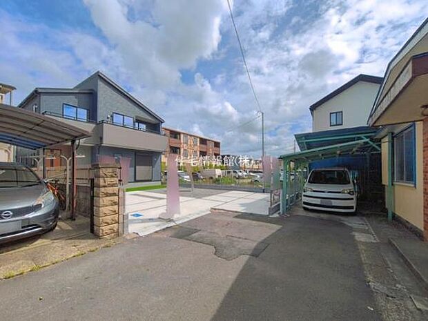 前面道路を含めた現地写真です。