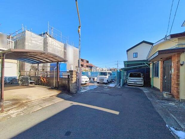 前面道路を含めた現地写真です。