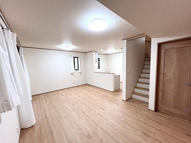 家族とゆったり時間を過ごせるリビングダイニング。