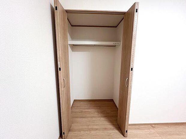 中の物を確認しやすく、取り出しやすい収納スペース。お部屋を広々とお使いいただけます。