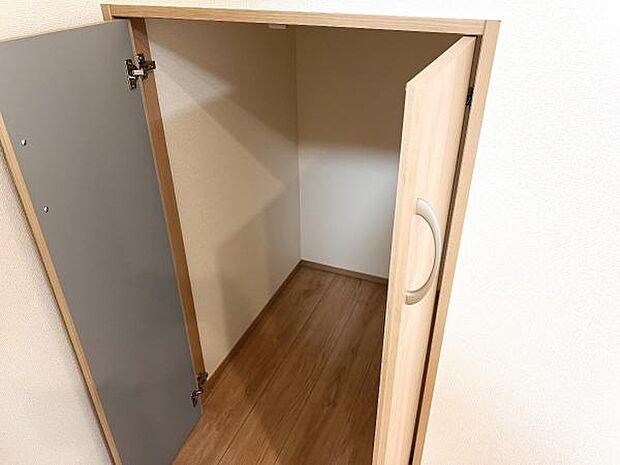 いつでもお部屋をスッキリお使い頂ける収納スペースを設置。