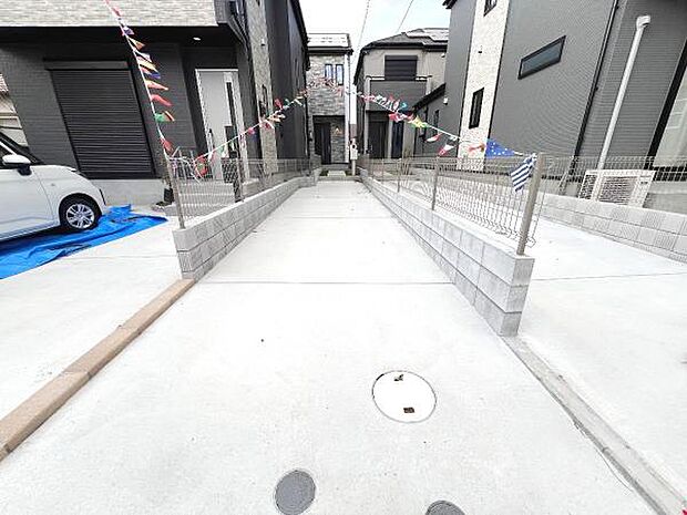 駐車場ももちろん完備しておりますのでお車所有の方にも心強いです。