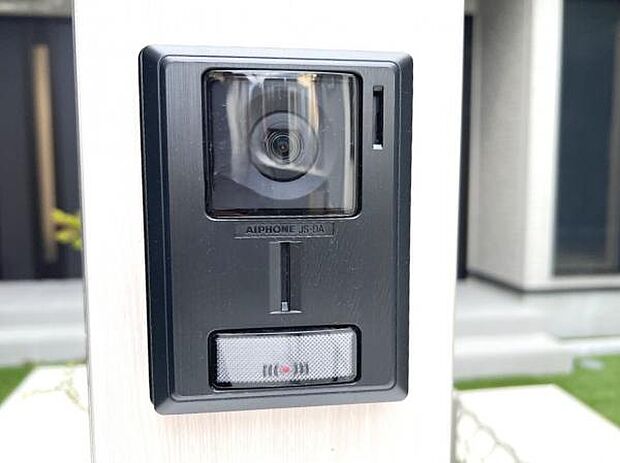 訪問者を確認できるTVモニター付きインターフォンです。