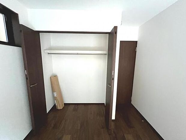 いつでもお部屋をスッキリお使い頂ける収納スペースを設置。