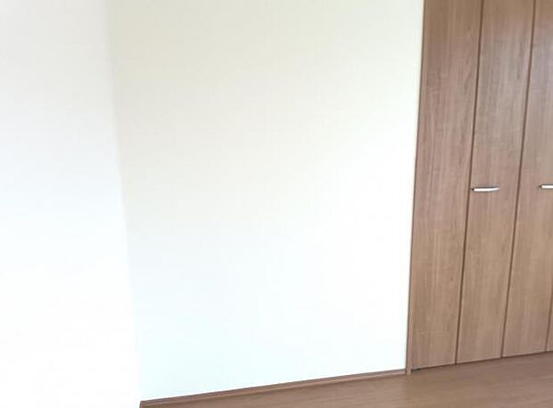 明るい広々とした主寝室でご家族ゆっくりお休みになれますね。