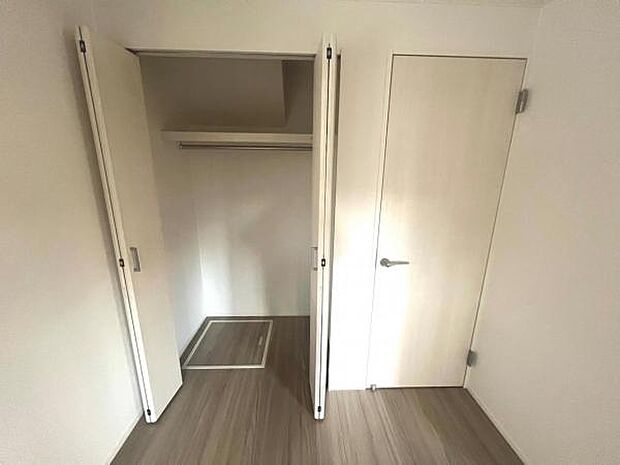 中の物を確認しやすく、取り出しやすい収納スペース。お部屋を広々とお使いいただけます。