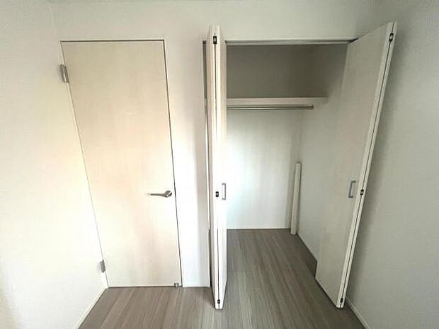 いつでもお部屋をスッキリお使い頂ける収納スペースを設置。