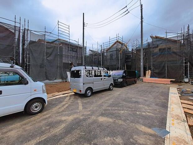 前面道路を含めた現地写真です。