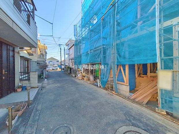 前面道路を含めた現地写真です。