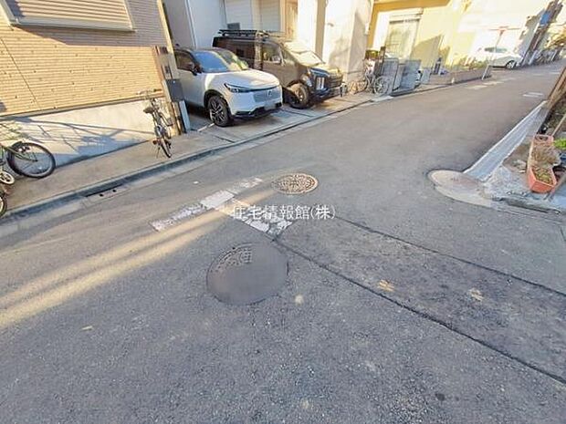 前面道路を含めた現地写真です。