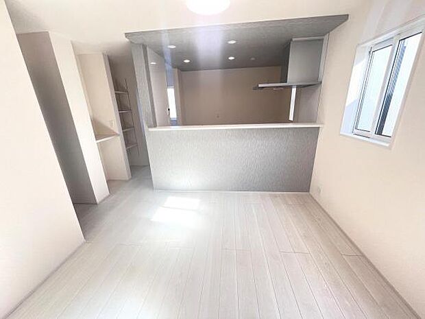 ご家族でゆったり食事が楽しめるダイニングスペースです。