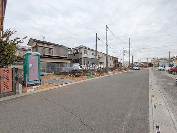 前面道路を含めた現地写真です。