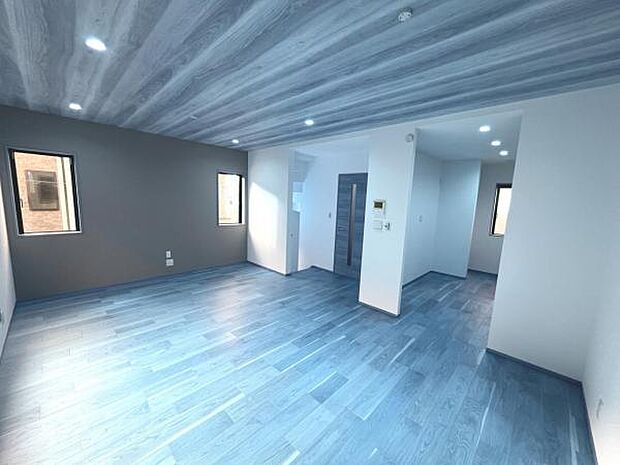 ご家族が集うLDKは約18帖の広さ、団らんの空間です。