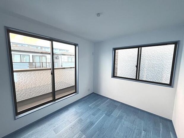 明るい広々とした主寝室でご家族ゆっくりお休みになれますね。