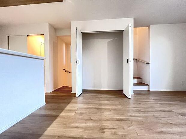 ご家族の温かい時間を演出するダイニングスペースです。