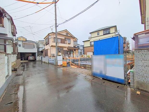 前面道路を含めた現地写真です。