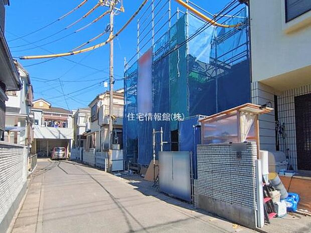 前面道路を含めた現地写真です。