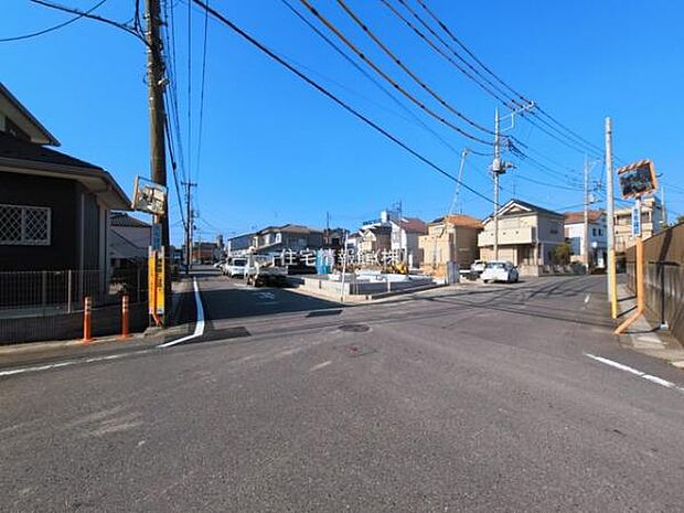 前面道路を含めた現地写真です。