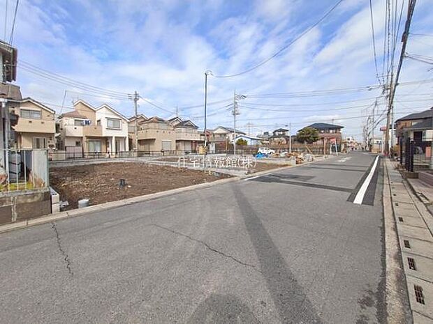 前面道路を含めた現地写真です。