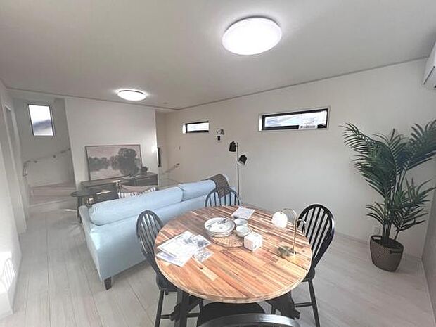 リビングダイニングになります。ご家族そろっての素敵な空間になりそうですね。