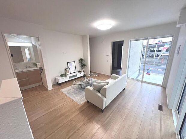 リビングダイニングになります。ご家族そろっての素敵な空間になりそうですね。