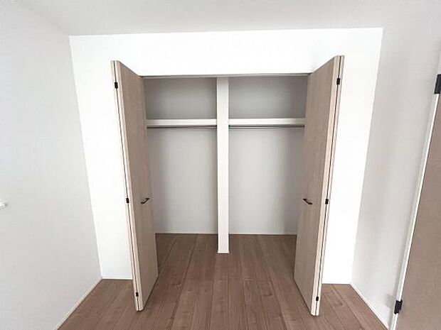 中の物を確認しやすく、取り出しやすい収納スペース。お部屋を広々とお使いいただけます。