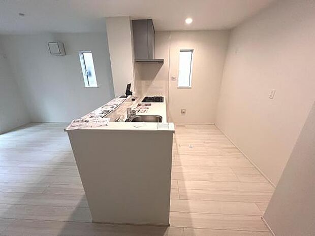 ご家族でゆったり食事が楽しめるダイニングスペースです。