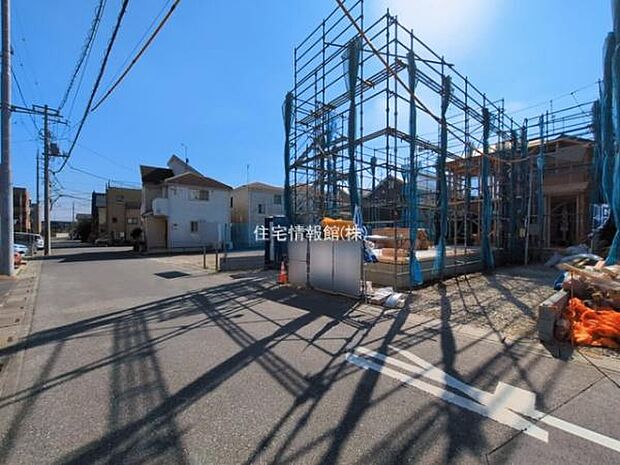 前面道路を含めた現地写真です。