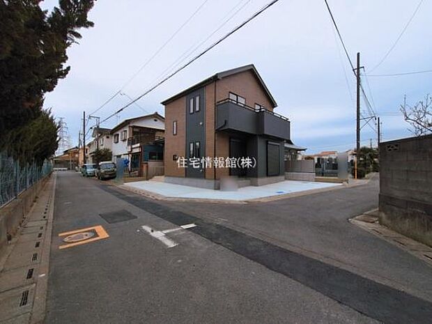 前面道路を含めた現地写真です。