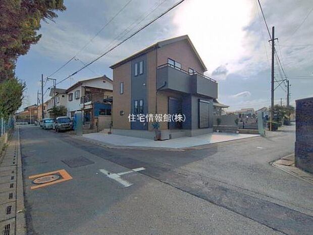 前面道路を含めた現地写真です。