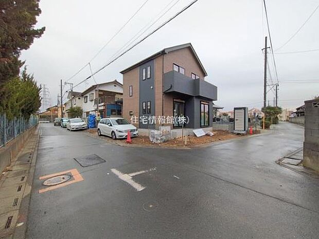 前面道路を含めた現地写真です。