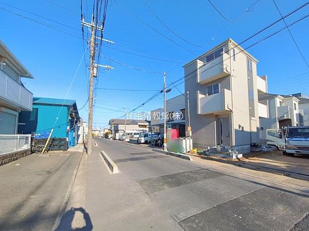 前面道路を含めた現地写真です。