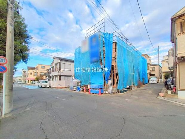 前面道路を含めた現地写真です。