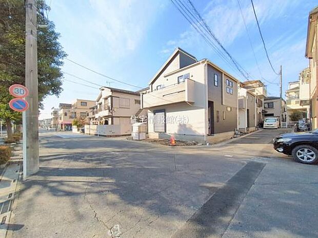 前面道路を含めた現地写真です。