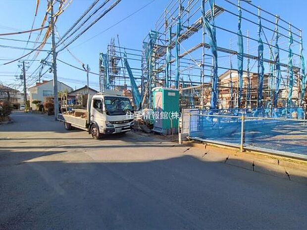 前面道路を含めた現地写真です。