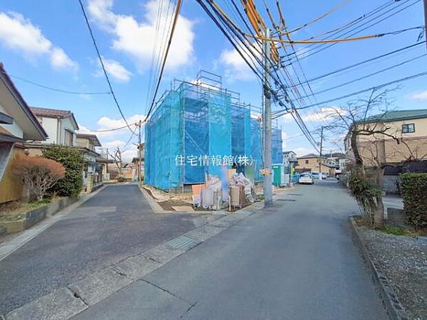 前面道路を含めた現地写真です。