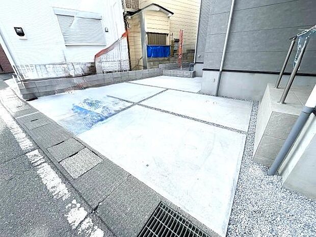 駐車場ももちろん完備しておりますのでお車所有の方にも心強いです。