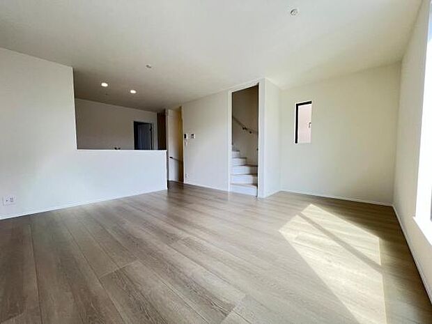 リビングダイニングになります。ご家族そろっての素敵な空間になりそうですね。